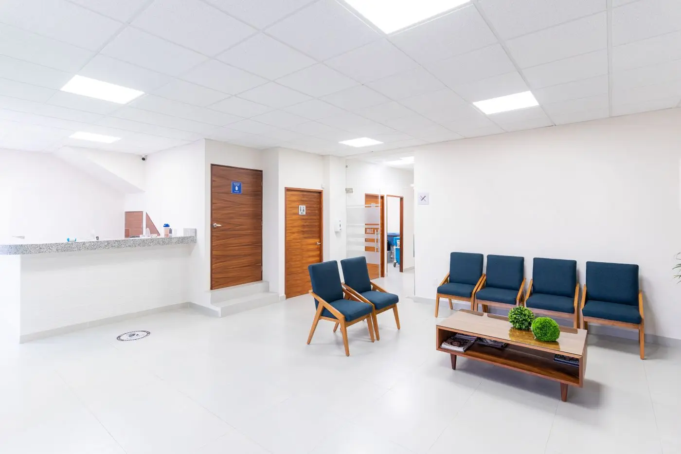 Lichte wachtkamer in een ziekenhuis